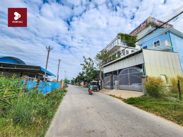 Massive 400sqm Plot Near Borey Chhouk Va