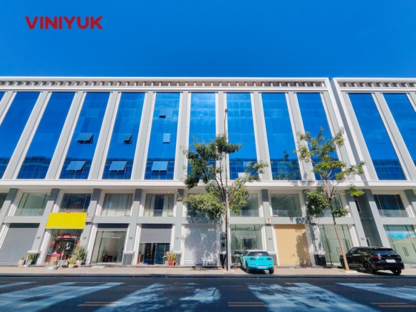 Prime 8-Bedroom Shophouse in Russey Keo