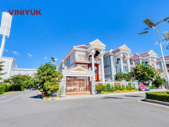 Luxury Sprawling Villa in Prime Russey Keo