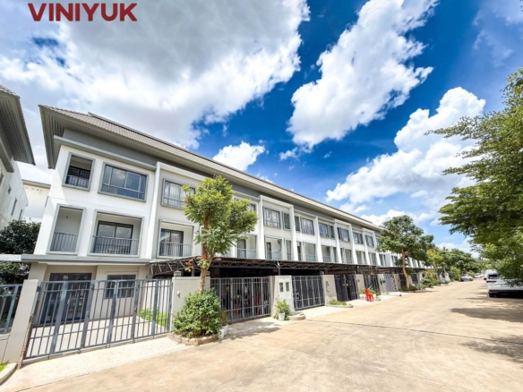 Sleek Modern Living at Chip Mong 598