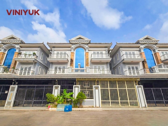 Prime Twin Villa Near AEON 2