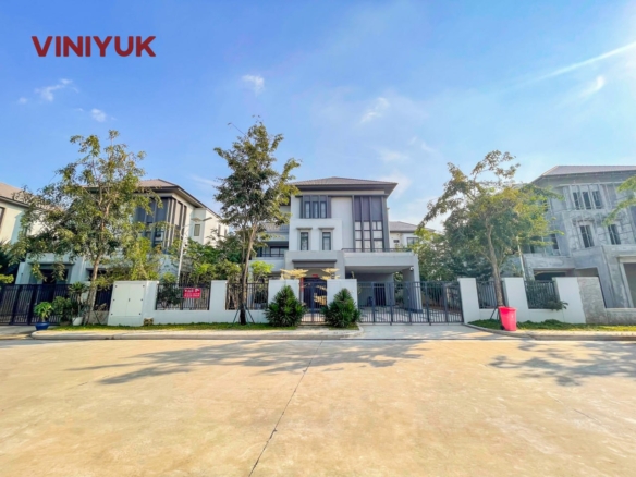 Luxury Queen Villa on Twin-Park Road