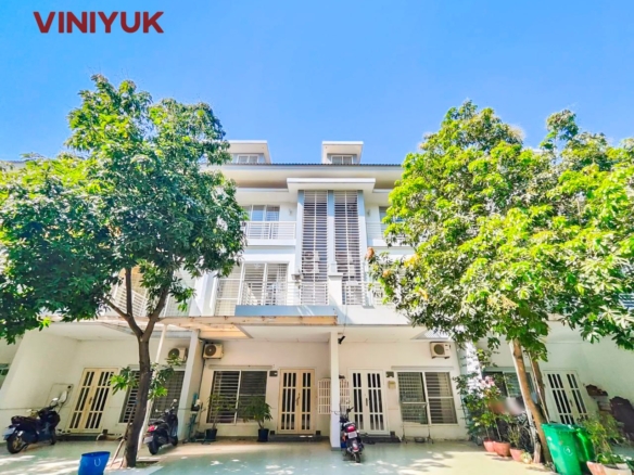 Living at Borey Peng Huoth 598