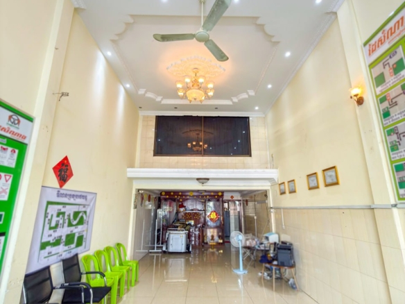 High-Traffic Shophouse on Russian Federation Boulevard