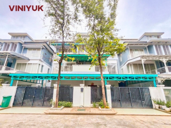 Massive Twin Villa Pair on Mong Reththy