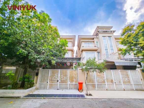 Luxury Furnished Twin Villa in Sen Sok