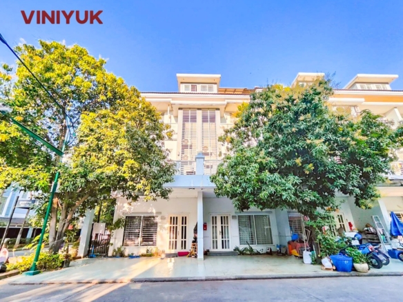 Chic Modern Living in Peng Huoth 598