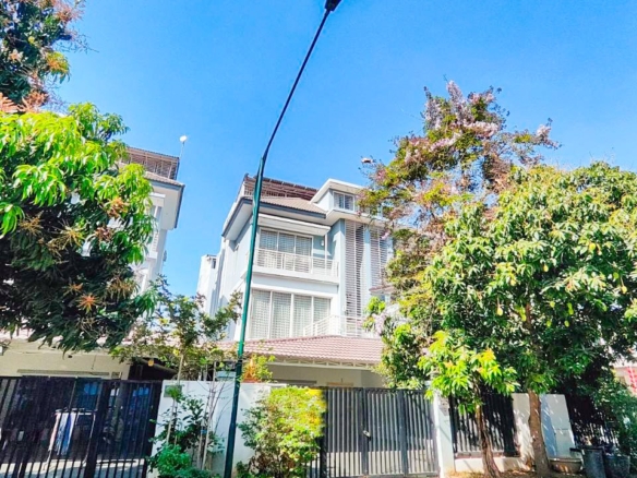 Modern Twin Villa in Borey Peng Huoth