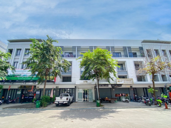Prime Business Shophouse in Upscale Neighborhood