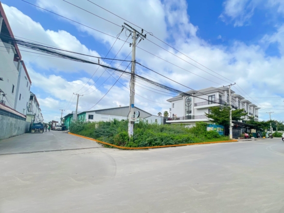 Massive Corner Lot in High-Growth Sen Sok