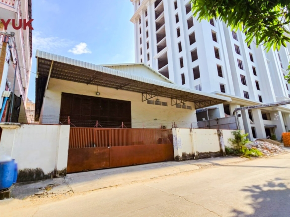 Sen Sok Warehouse Near IU