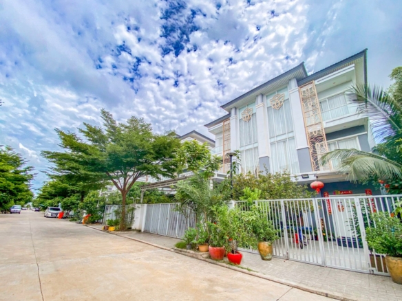 Modern Twin Villa in Prime Sen Sok