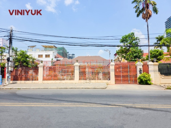 Prime Toul Kork Villa on Main Road