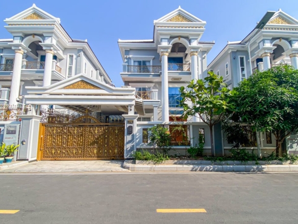 Spacious Luxury Living in Borey Vimean