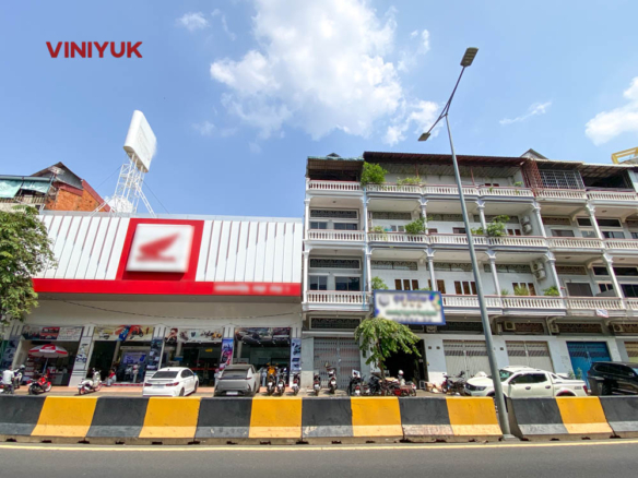 Shophouse on Charles de Gaulle Boulevard