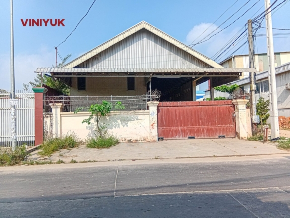 Massive Sen Sok Warehouse: Prime Location