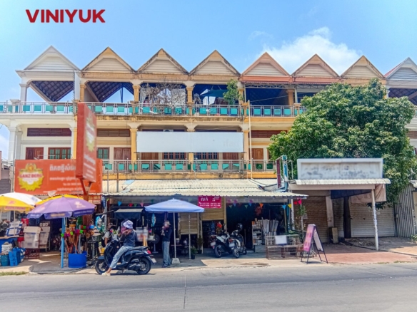 Double Shophouse on Major Main Road
