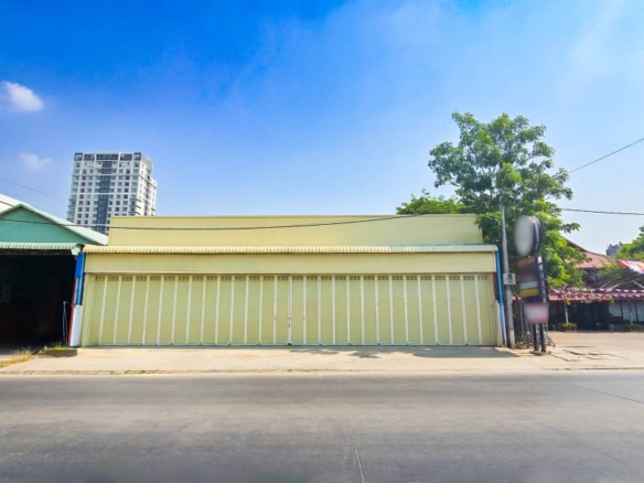 Prime High-Traffic Warehouse in Sen Sok