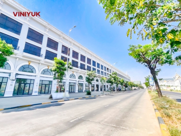 Spacious 6-Bed Business Shophouse in Russey Keo