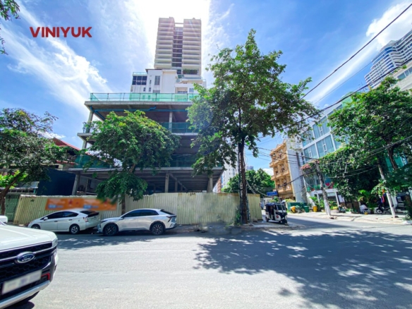 Massive Prime BKK1 Corner Commercial Space