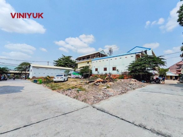 Massive 800sqm Prime Land in Kakab