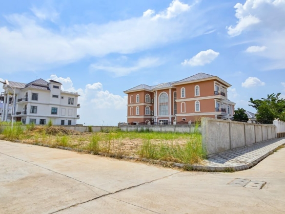 Massive Corner Lot in Chroy Changvar Growth Zone