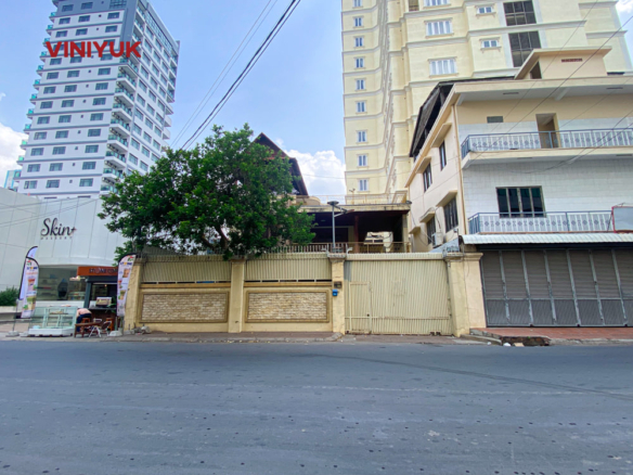 Massive Executive Villa In Chamkar Mon