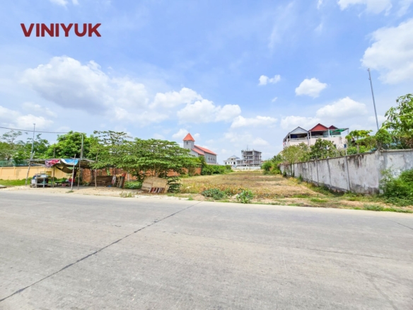 Massive Corner Plot At Unbeatable Price