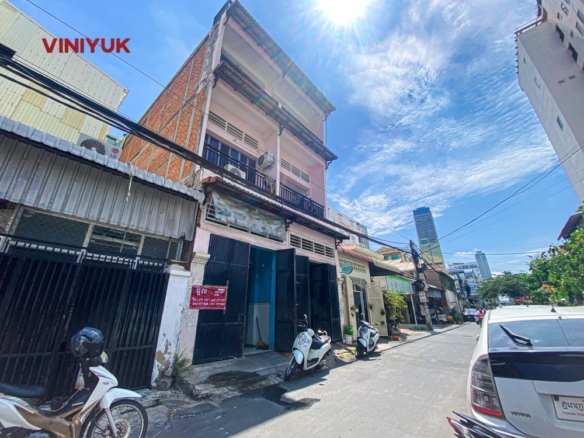 Massive Double Flat in Boeung Keng Kang