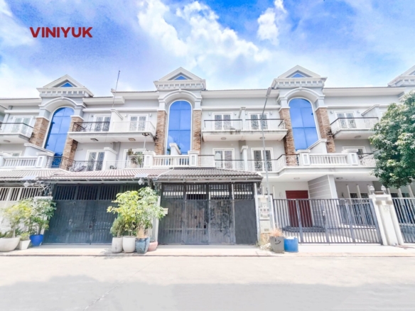 Stunning Modern Link Villa LB in Russey Keo