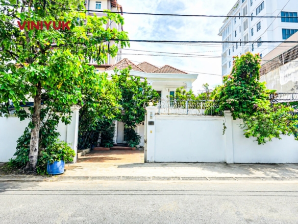 Spacious Residential Villa in Elite Toul Kork