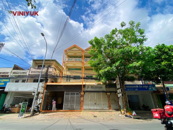 Prime Commercial Shophouse in Russian Market