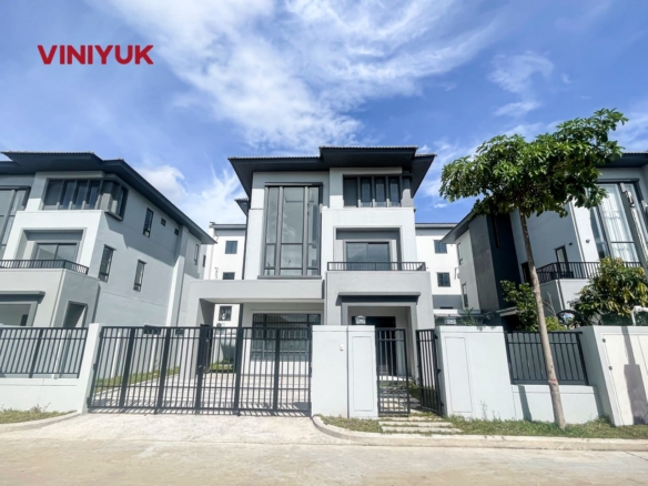 Massive Ultra-Stylished Queen A Luxury Villa