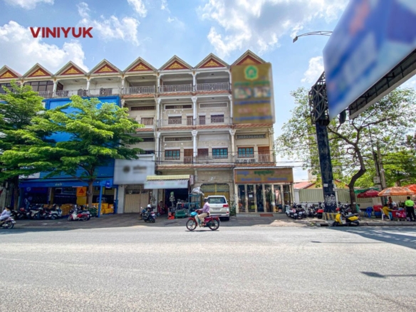 Prime Shophouse on Bustling Street 271