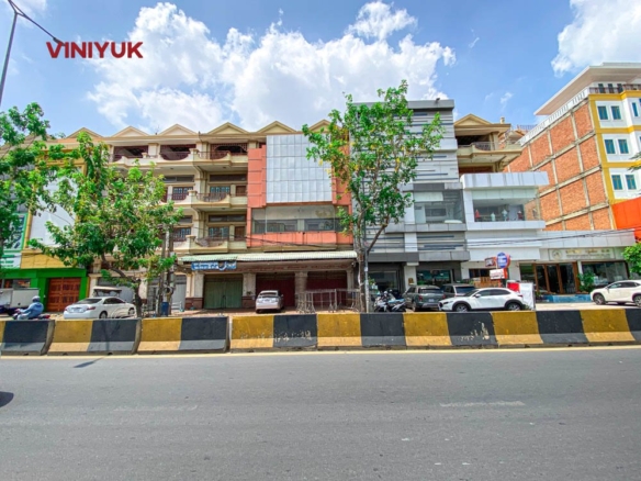 Prime Location Shop House for Rent