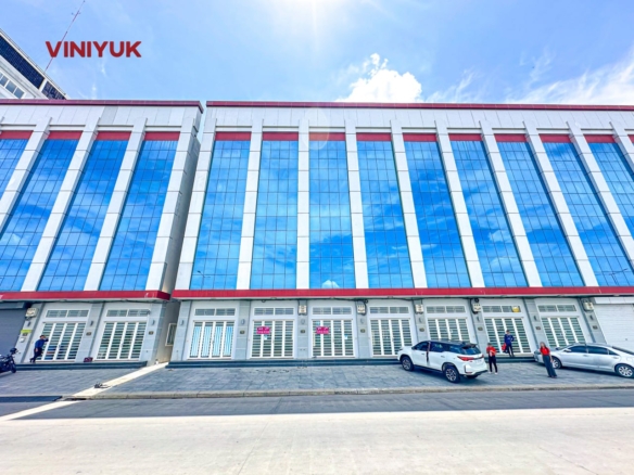 Massive 5-Story Shophouse On Boulevard Angkor