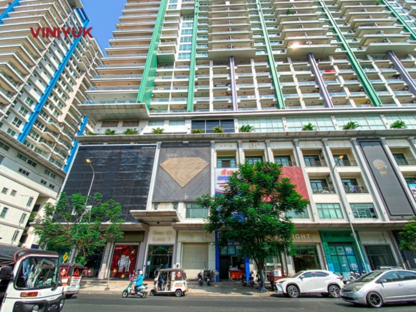 Prime Double-Shopfront on Bustling De Gaulle Blvd