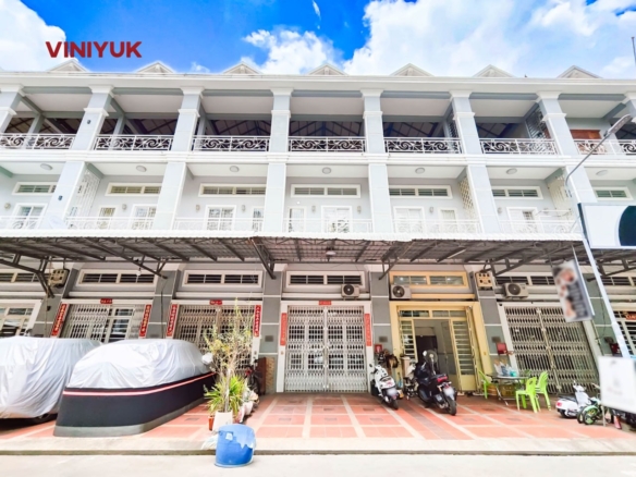Garden-Front Living in Russey Keo