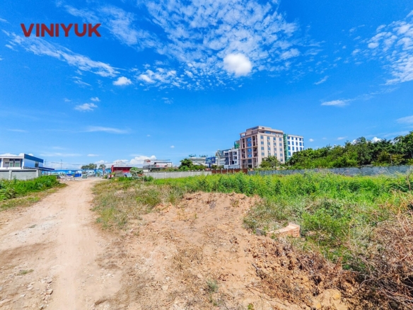 Massive Triple Lot in Prime Development Zone
