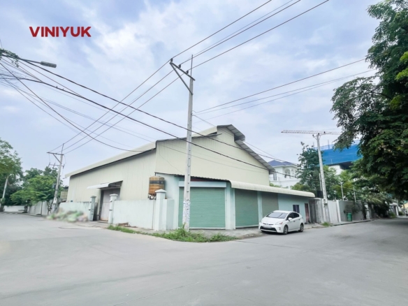 Prime Corner Warehouse in Booming Sen Sok