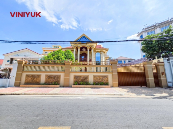 Massive 9-Bedroom Villa in Toul Kork