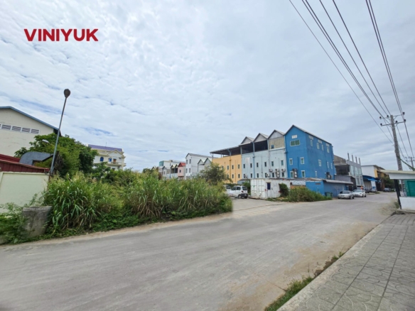 🔥 Urgent Sale: Massive West-Facing Development Land!