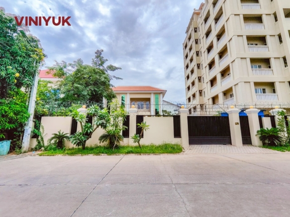 🏡 Elegant Luxury Villa Near Street 598!