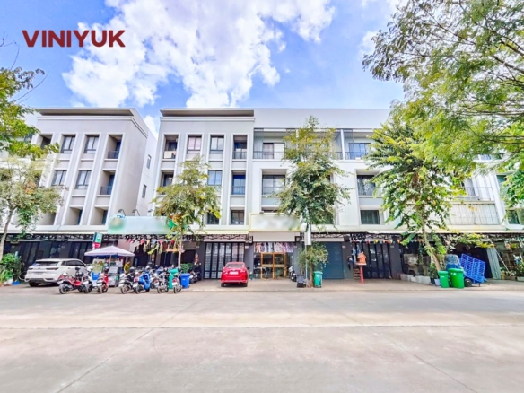 Prime Gated Community Commercial Shophouse