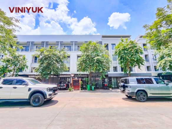Shophouse in Exclusive Gated Community