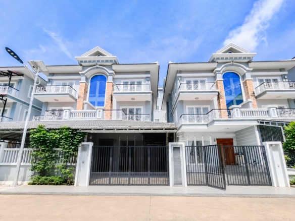 Premium Twin Villa Near AEON 2