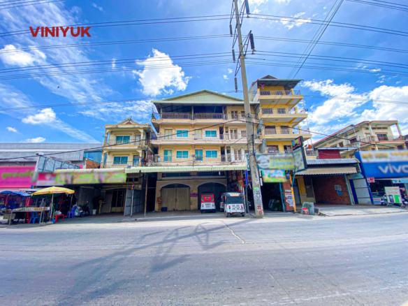 High-Traffic Business Location on Street 371