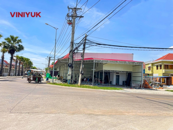 Corner Lot in Booming Urban District
