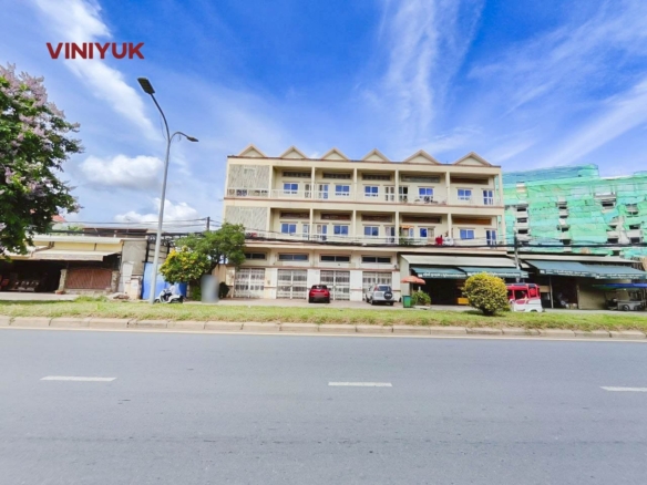 Prime Location Commercial Shophouse for Rent
