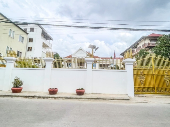 Massive Ultra-Spacious Luxury Villa in Sen Sok